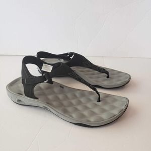 Columbia  t-strap Black Thong Sandal Women's 8